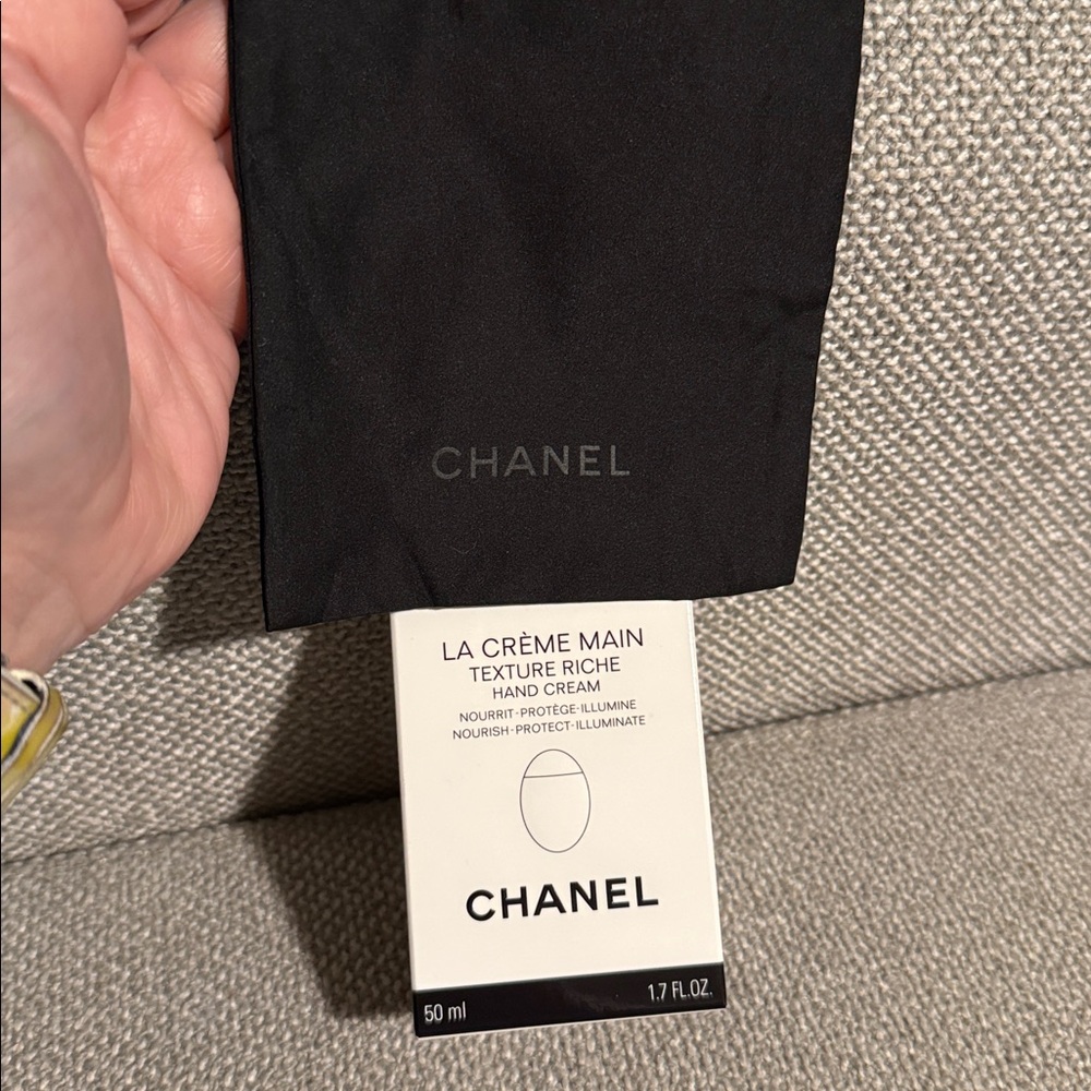 CHANEL LA CRÈME MAIN Nourish - Soften - Illuminate 1.7 oz. - NIB with dustbag